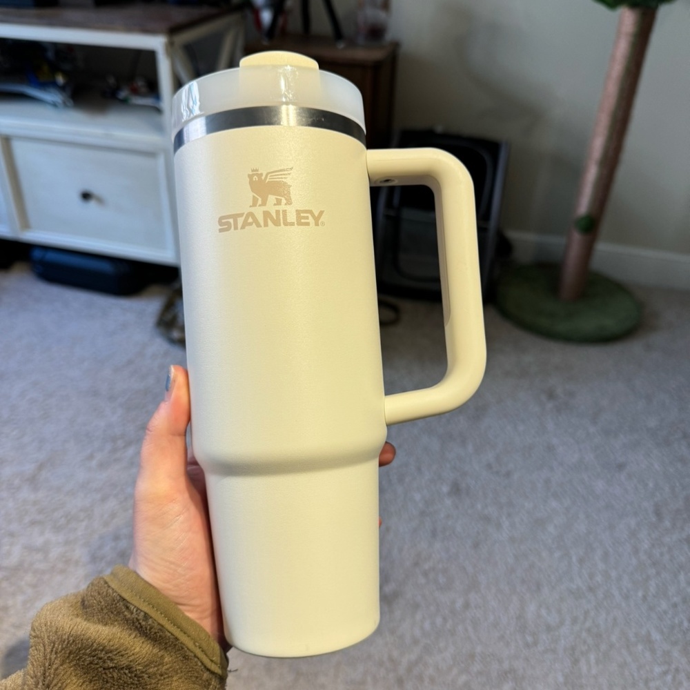 30 oz Cream Stanley quencher